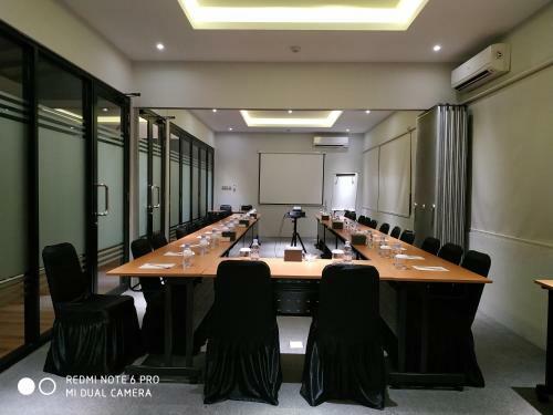 Grand Caman Hotel