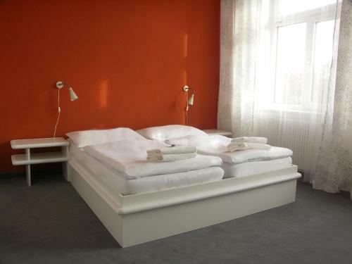 Hotel Saloon