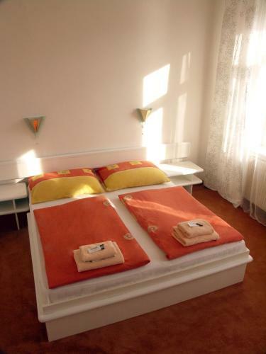 Hotel Saloon