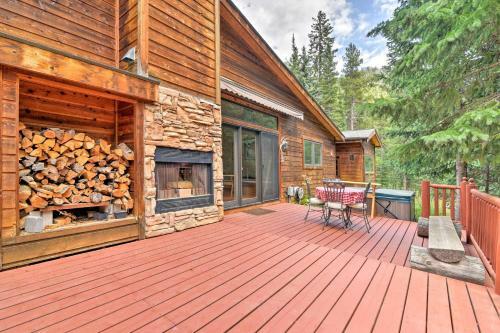 Mountain Cabin With Deck And Backyard On Mill Creek!
