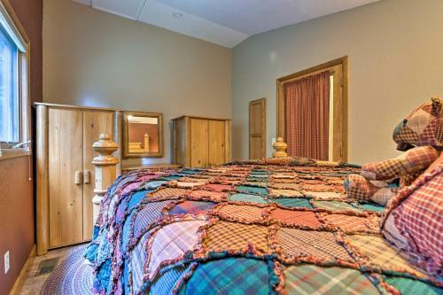 Mountain Cabin With Deck And Backyard On Mill Creek!