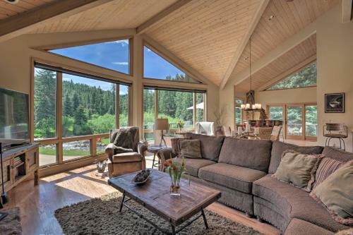 Stunning Evergreen Mountain Home On Private Stream
