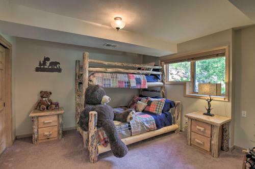 Stunning Evergreen Mountain Home On Private Stream