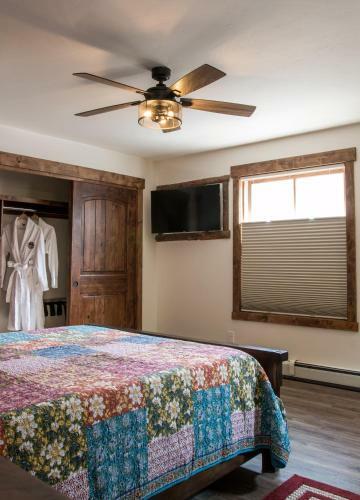 Bed & Breakfast Clear Creek Inn