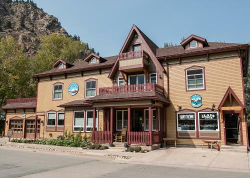Bed & Breakfast Clear Creek Inn