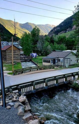 Bed & Breakfast Clear Creek Inn