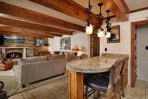 Chateau Eau Claire Unit 11