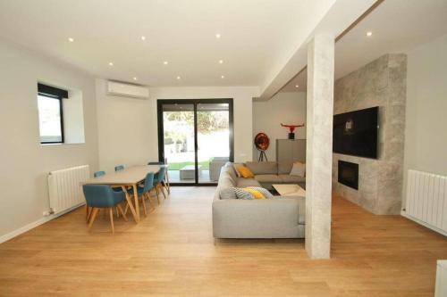 Villa Espectacular A 10�en Playa De Castelldefels