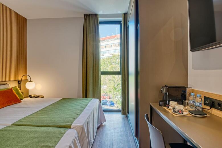 Hotel Dwo Colours Alcal�