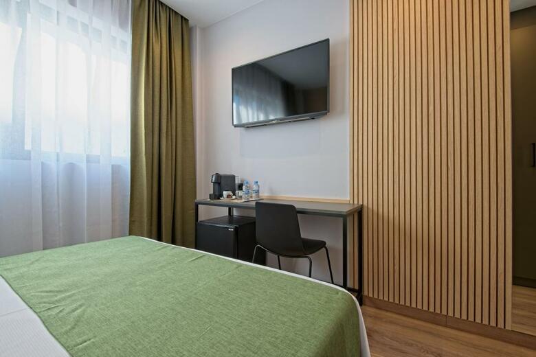 Hotel Dwo Colours Alcal�