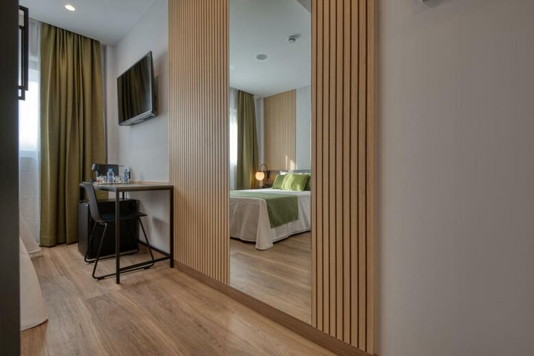 Hotel Dwo Colours Alcal�