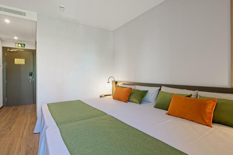 Hotel Dwo Colours Alcal�