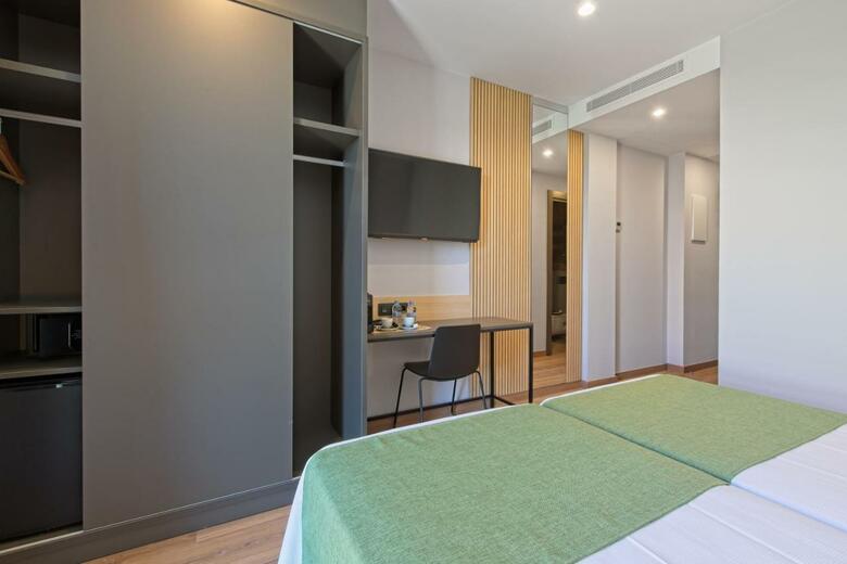 Hotel Dwo Colours Alcal�