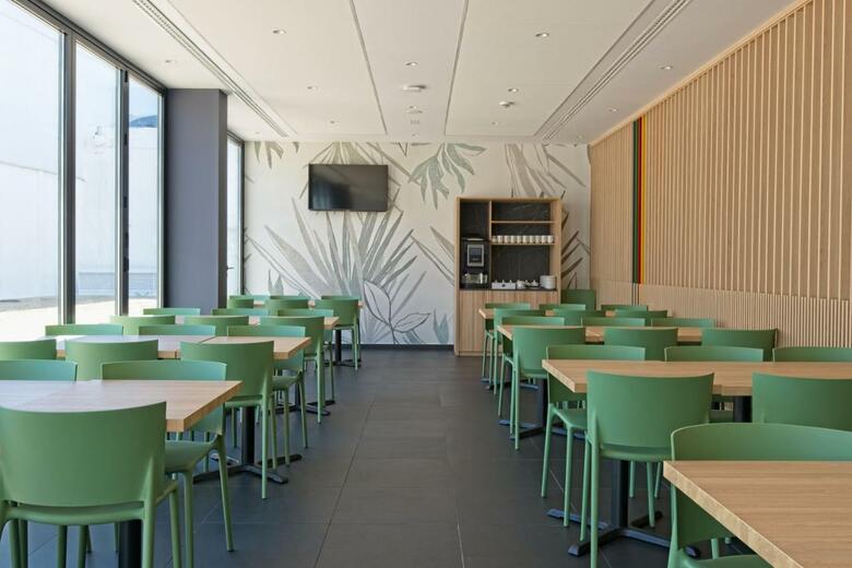 Hotel Dwo Colours Alcal�