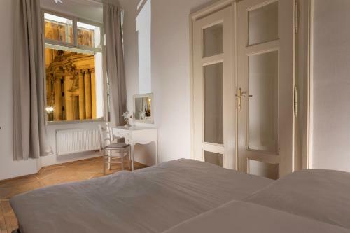 Aparthotel Three Golden Crowns Apartments
