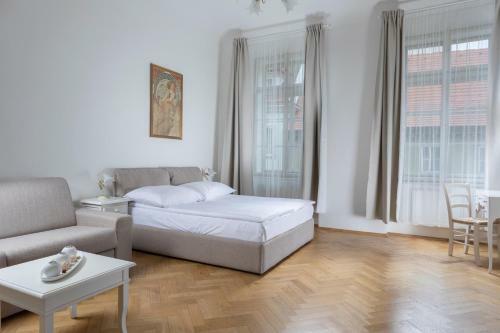 Aparthotel Three Golden Crowns Apartments