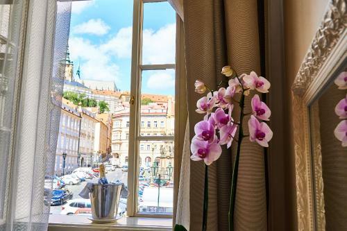 Aparthotel Three Golden Crowns Apartments