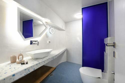 Villa Blue White Residence