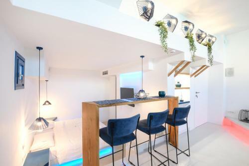 Villa Blue White Residence