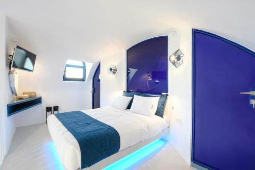Villa Blue White Residence
