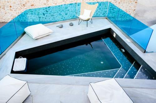 Villa Blue White Residence