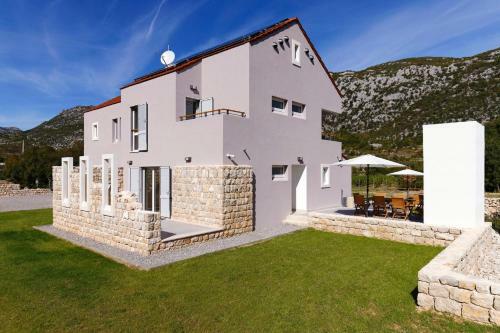 Villa Jure With Heated Pool And Electric Vehicle Station