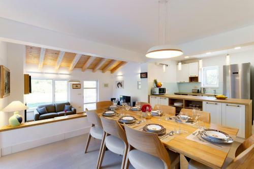 Villa Jure With Heated Pool And Electric Vehicle Station