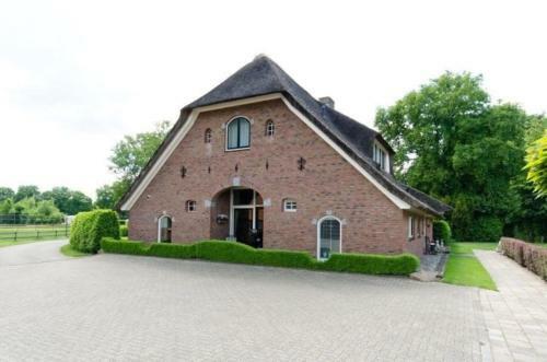Hotel Luxury Group Accommodation For 14 People