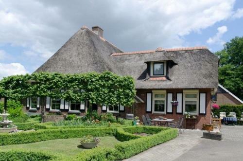 Hotel Luxury Group Accommodation For 14 People
