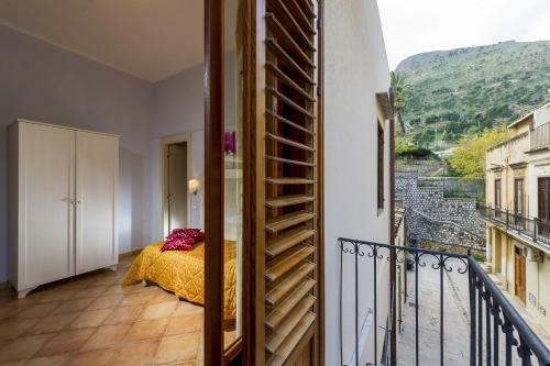 Hostal Badia Rooms & Breakfast