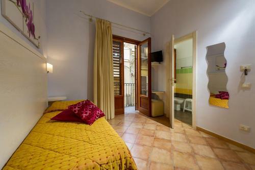 Hostal Badia Rooms & Breakfast