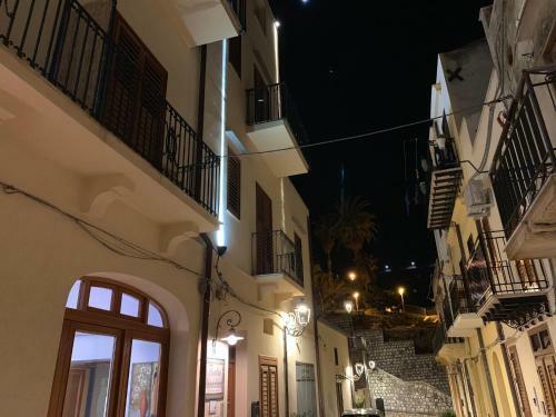 Hostal Badia Rooms & Breakfast