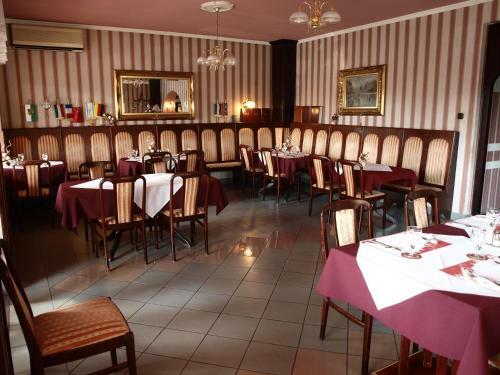 Hostal Angela Hotel
