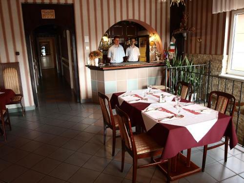 Hostal Angela Hotel