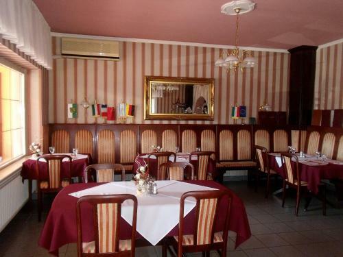 Hostal Angela Hotel