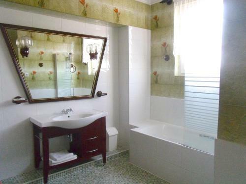 Hostal Angela Hotel