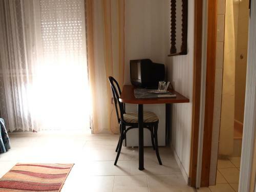 Hostal Angela Hotel
