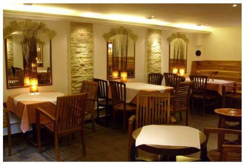 Hostal Angela Hotel