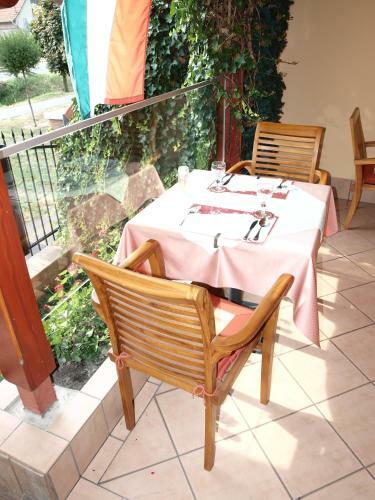 Hostal Angela Hotel