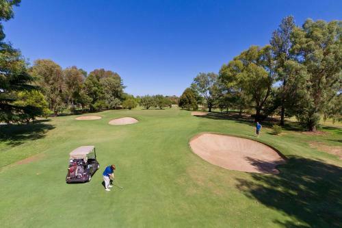 Motel Howlong Country Golf Club