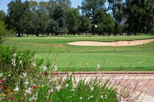 Motel Howlong Country Golf Club