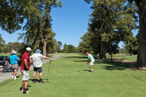 Motel Howlong Country Golf Club