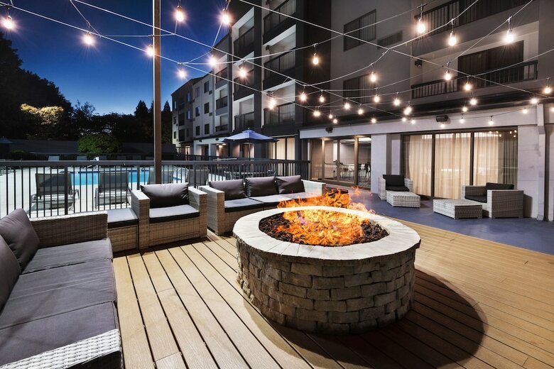 Hotel Courtyard By Marriott Burlington