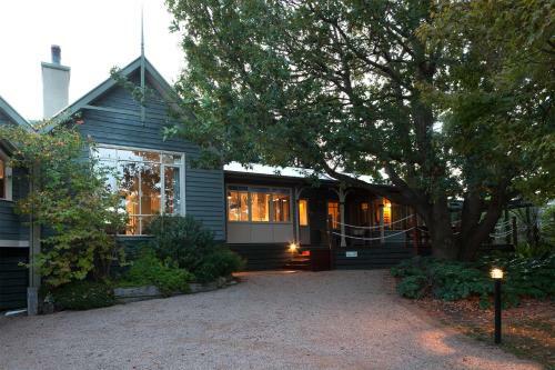 Bed & Breakfast Oak Tree Lodge