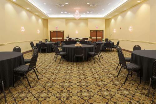 Hotel Drury Inn & Suites St. Louis Convention Center