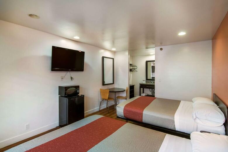 Hotel Floral Inn