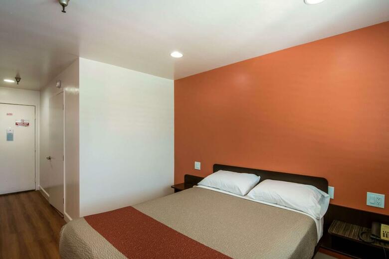 Hotel Floral Inn
