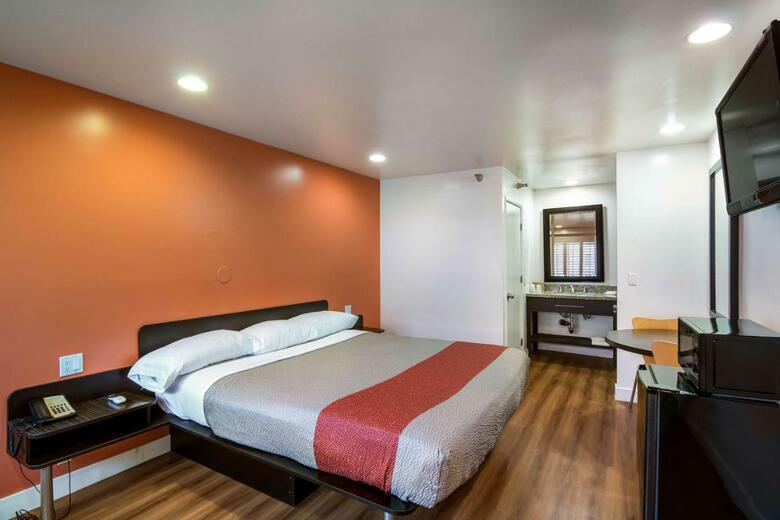 Hotel Floral Inn