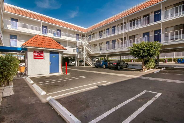 Hotel Floral Inn