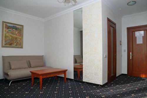 Tavel Hotel & Spa